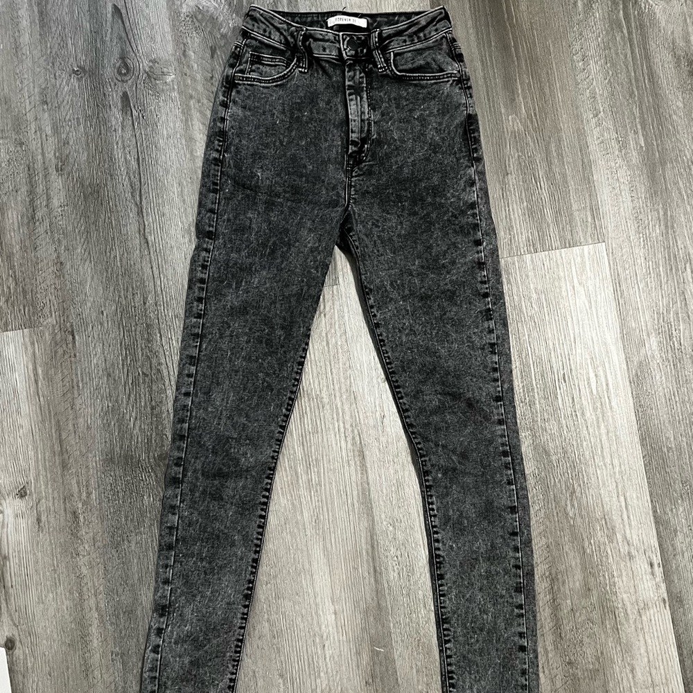 Acid-washed Jeans | Forever 21 - Picture 2 of 4
